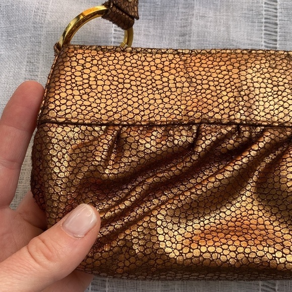 XOXO NWOT bronze metallic Y2k shoulder bag. - Picture 4 of 11